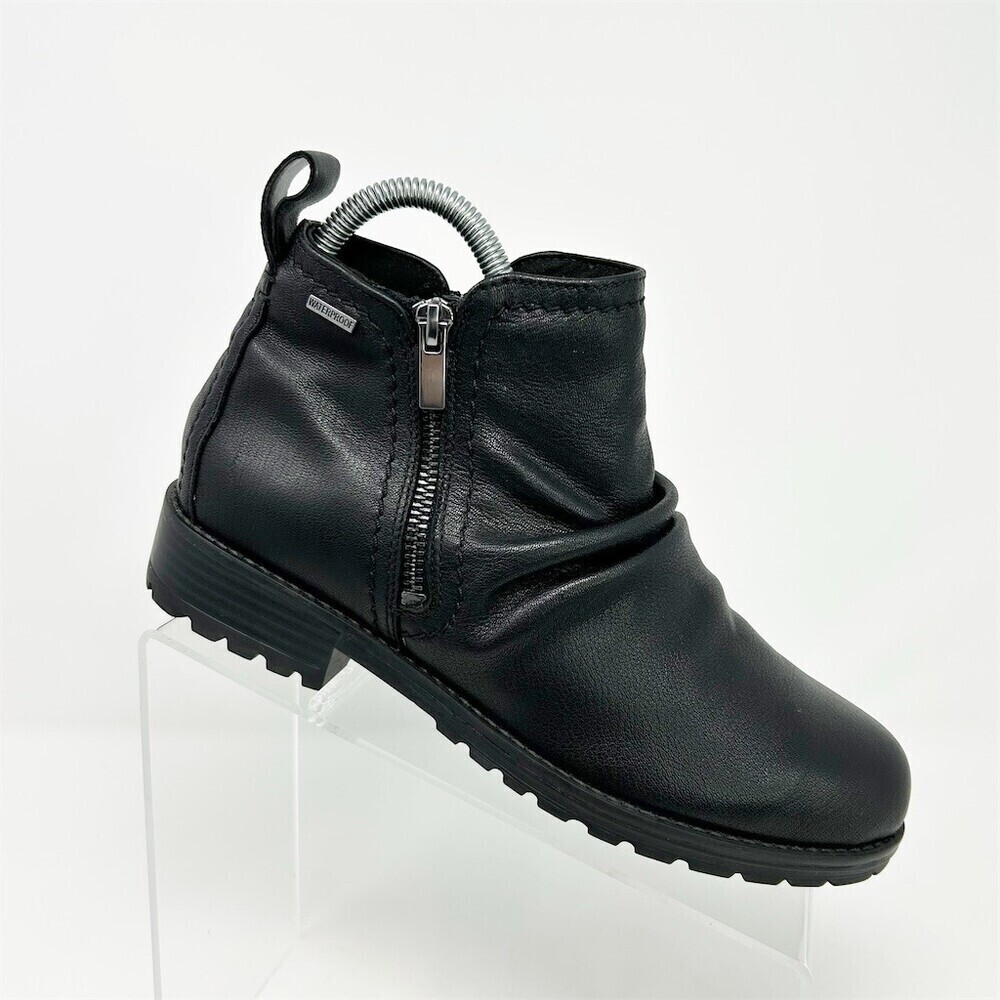 Clarks Ankle Rain Boots Black Waterproof Side Zip Lug Sole Pull Tab Size 7